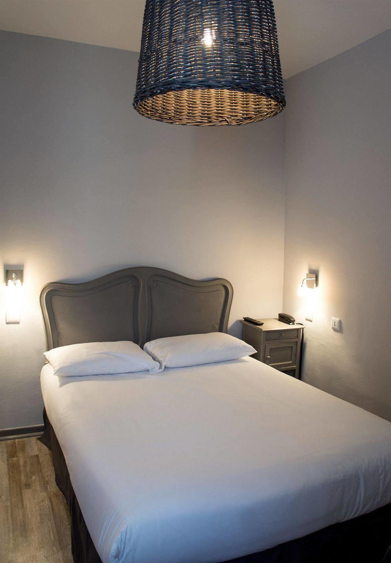 Hotel De France - Hotel De Charme En Provence Сен-Максимен-ла-Сент-Бом Экстерьер фото