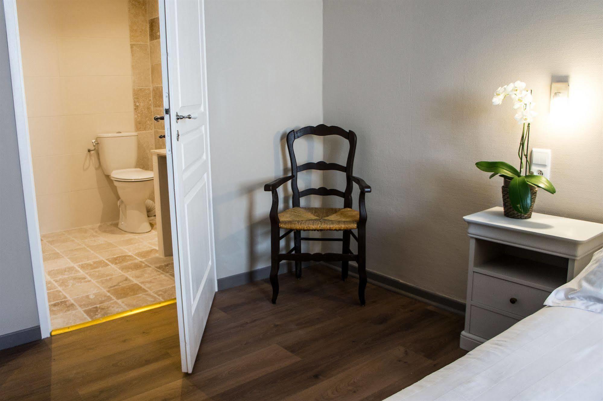 Hotel De France - Hotel De Charme En Provence Сен-Максимен-ла-Сент-Бом Экстерьер фото