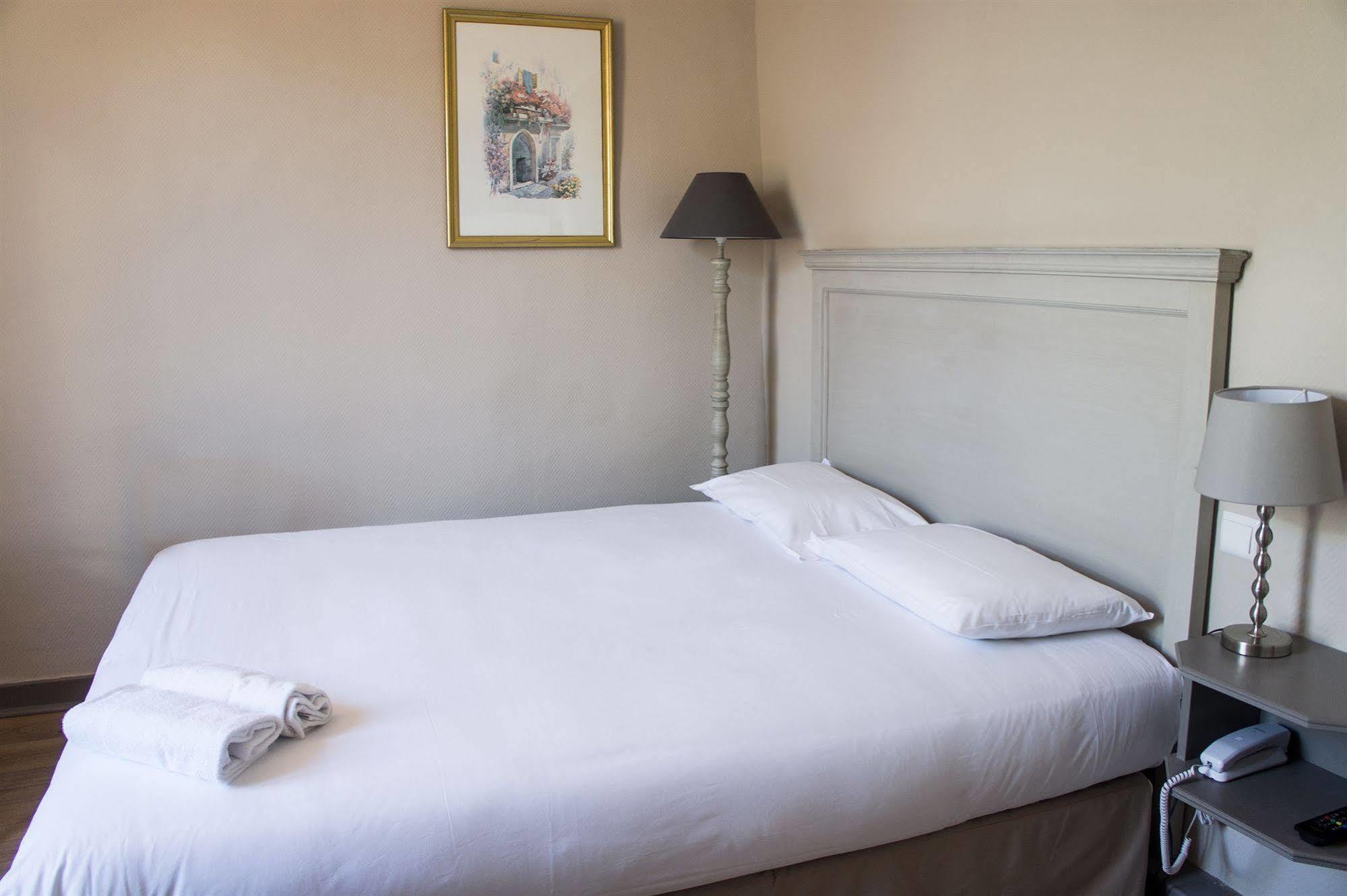 Hotel De France - Hotel De Charme En Provence Сен-Максимен-ла-Сент-Бом Экстерьер фото