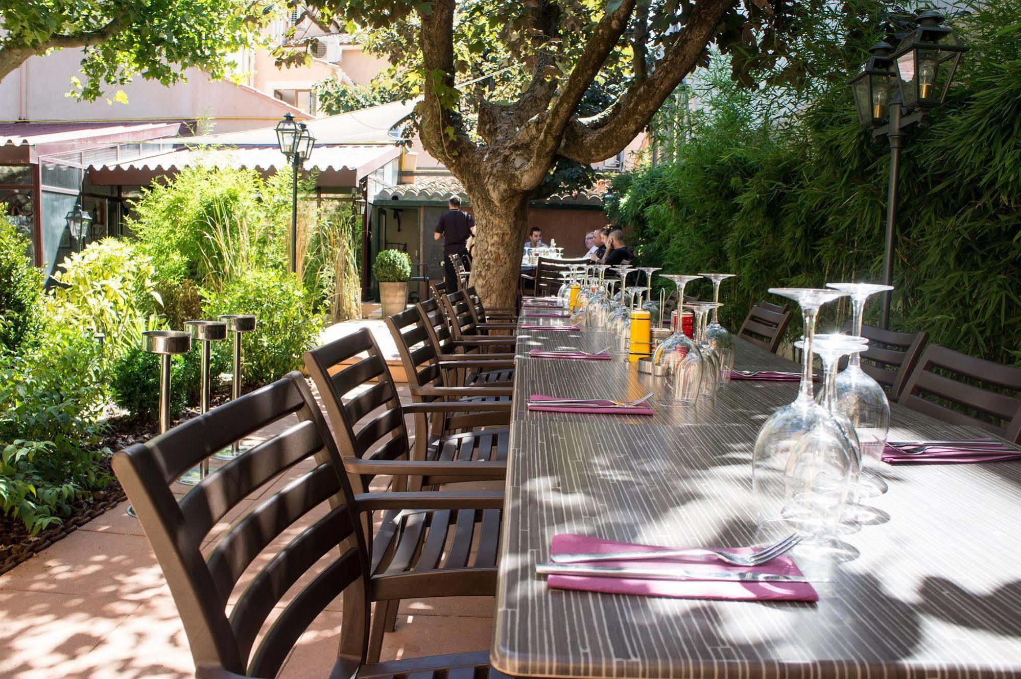 Hotel De France - Hotel De Charme En Provence Сен-Максимен-ла-Сент-Бом Экстерьер фото