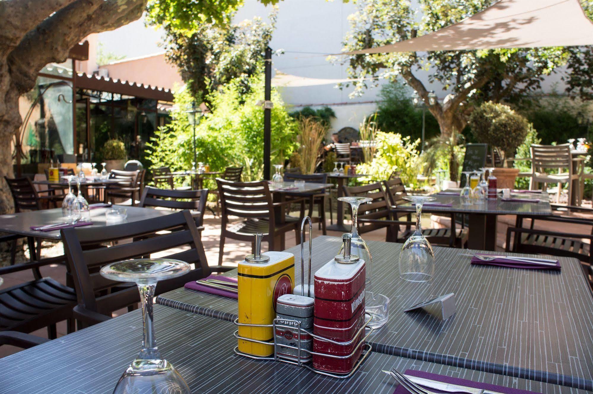 Hotel De France - Hotel De Charme En Provence Сен-Максимен-ла-Сент-Бом Экстерьер фото